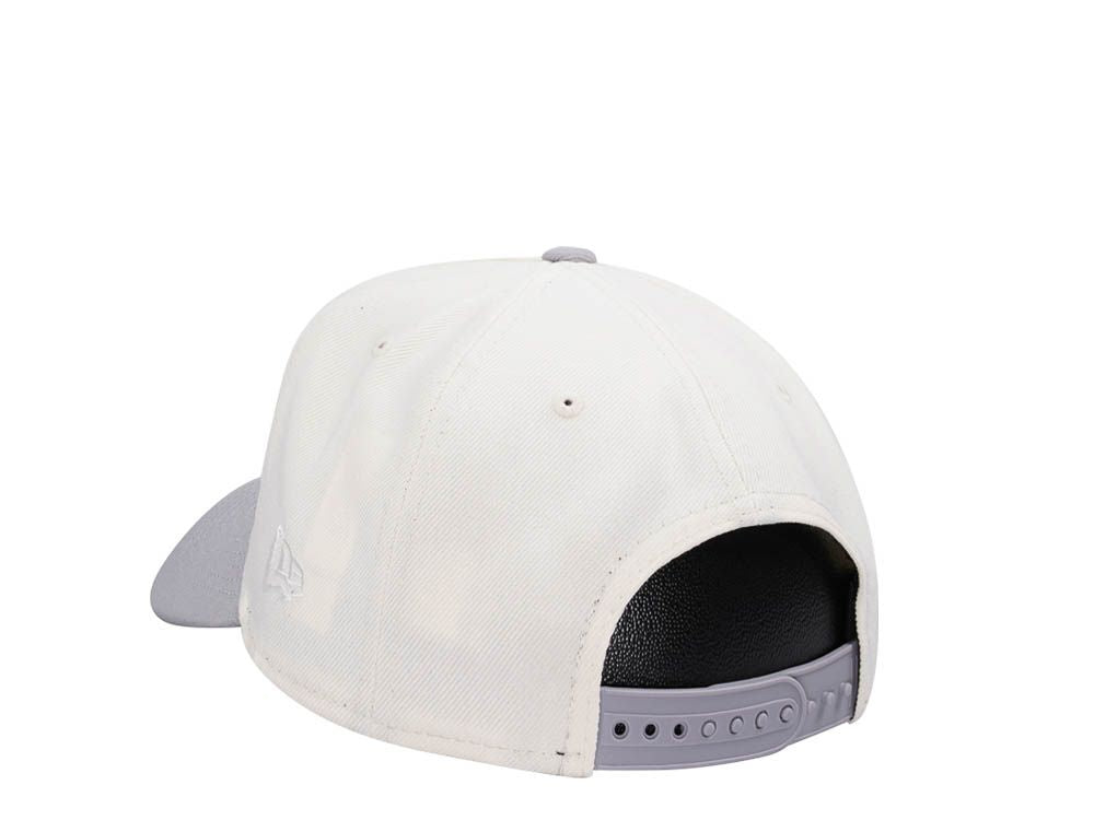 NEW ERA NEW YORK YANKEES WORLD SERIES 1999 CHROME
METALLIC TWO TONE EDITION 9FORTY A FRAME SNAPBACK
GORRA